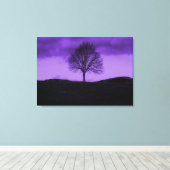 Een Lone Tree Pop Art Paarse Landschaps Canvas (Insitu (Houten vloer))