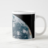 Een losse keten van tropische cyclonen grote koffiekop (Rechts)