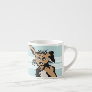 Een luchtige hond met blauwe papaver espresso kop
