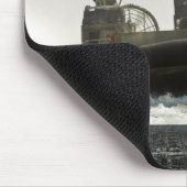 Een luchtkussen van een landingsvaartuig bereidt z muismat (Hoek)