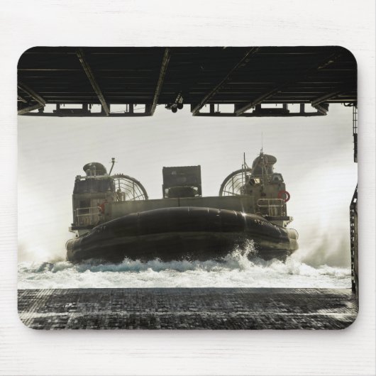 Een luchtkussen van een landingsvaartuig bereidt z muismat (Voorkant)