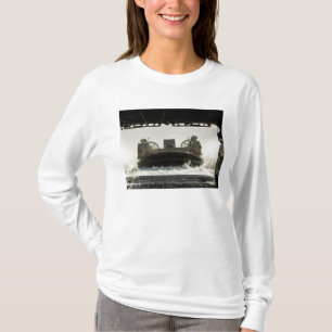 Een luchtkussen van een landingsvaartuig bereidt z t-shirt