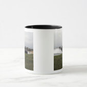 Een luchtkussen van een landingsvaartuig komt aan  mok (Midden)