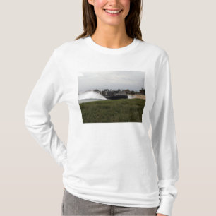 Een luchtkussen van een landingsvaartuig komt aan  t-shirt