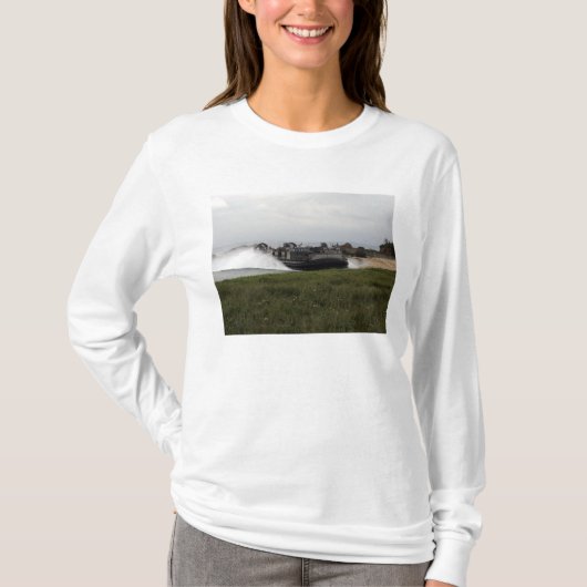 Een luchtkussen van een landingsvaartuig komt aan  t-shirt (Voorkant)