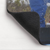 Een luchtman staat in een bad muismat (Hoek)