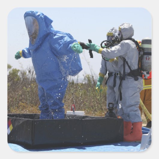 Een luchtman staat in een bad vierkante sticker (Voorkant)