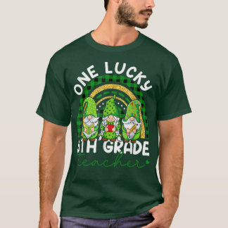 Eén Lucky 6de-graad leraar Gnomes St Patricks Rai T-shirt