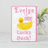 Eén Lucky Duck Eerste Verjaardagsuitnodiging Kaart (Staand voorkant)