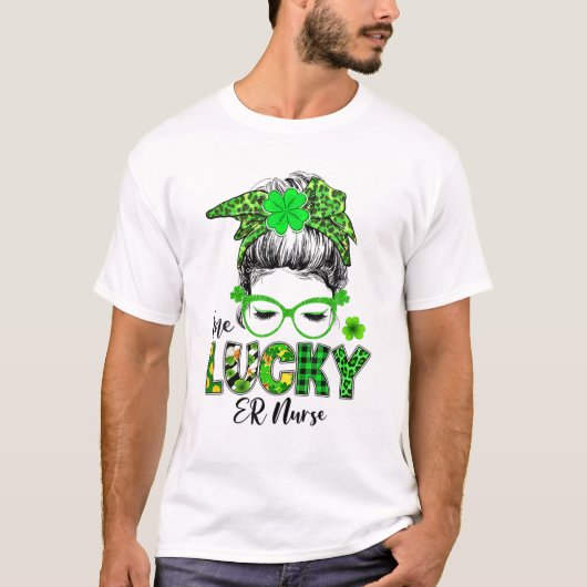 Eén Lucky ER Nurse Messy Bun Shamrocks St Patrick' T-shirt (Voorkant)