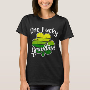 Eén Lucky Grandma Nana Irish C St Patrick's Day T-shirt