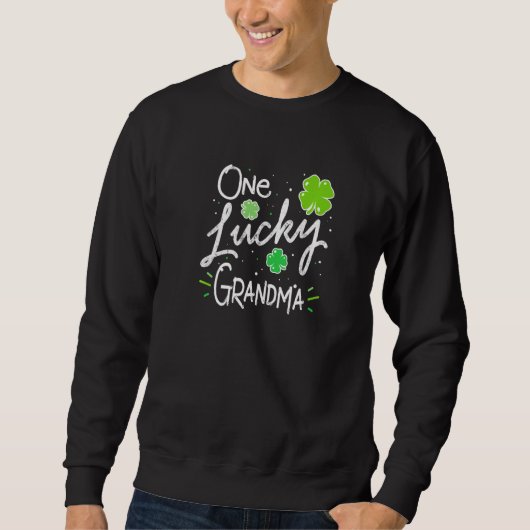 Een Lucky Grandma St Patrick's Day Trui (Voorkant)