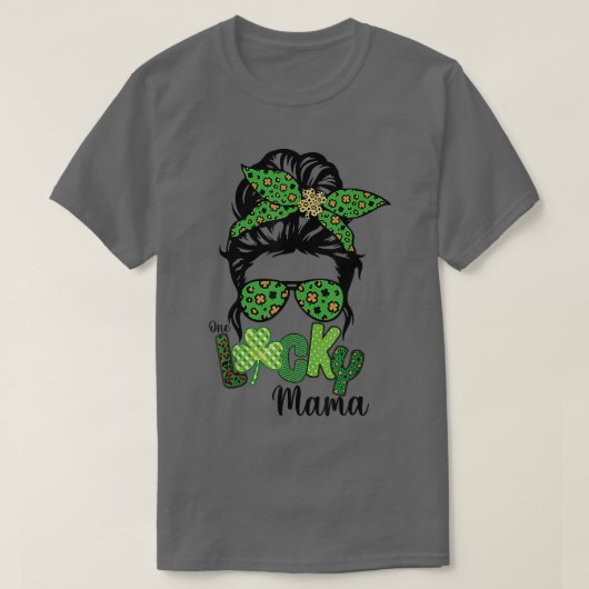 Een Lucky Mama Messy Bun Leopard St Patrick's Day T-shirt (Design voorkant)