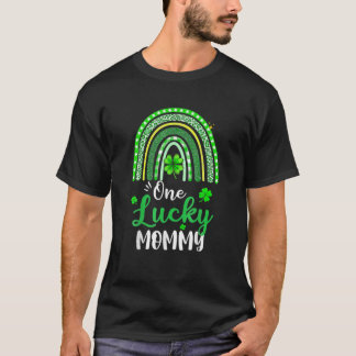 Een Lucky mammie regenboogT-shirt St Patricks Day  T-shirt