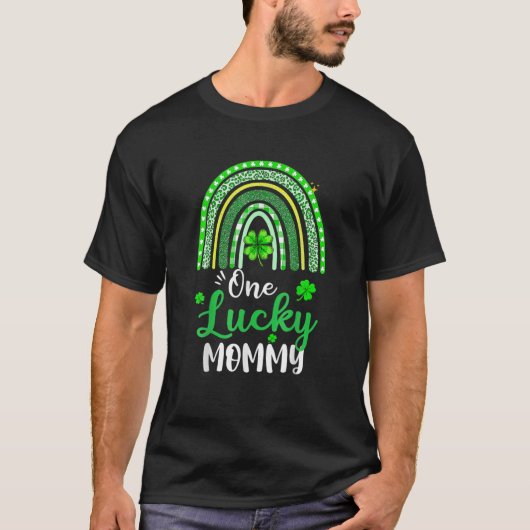 Een Lucky mammie regenboogT-shirt St Patricks Day  T-shirt (Voorkant)