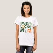 Een Lucky Mom T-shirt, Saint Patrick's dag cadeau T-shirt (Voorkant volledig)