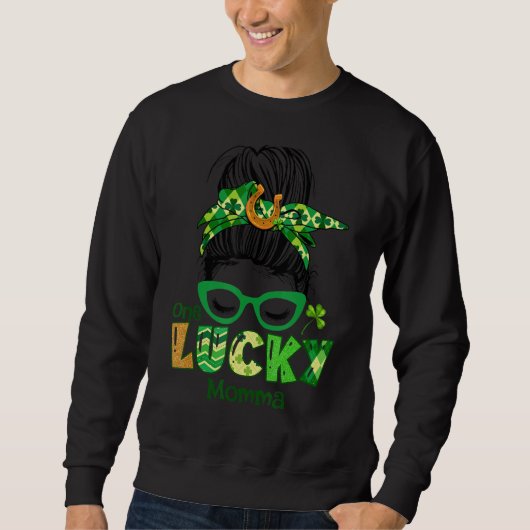Een Lucky Momma Messy Bun Leopard St Patrick's Day Trui (Voorkant)