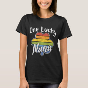 Eén Lucky Nana staing Irish C St Patrick's Day T-shirt