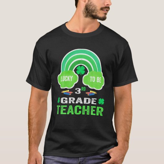 Een Lucky Teacher Rainbow St Patricks is een geluk T-shirt (Voorkant)