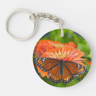 Een Luipaardvlinder op Oranje Zinnia's Sleutelhanger