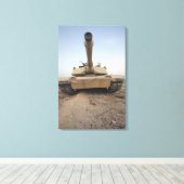 Een M-1A1 hoofdslagtank Canvas Afdruk (Insitu (Houten vloer))