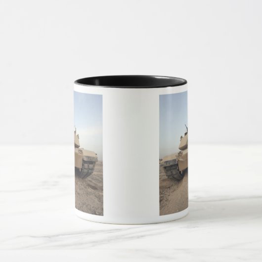 Een M-1A1 hoofdslagtank Mok (Midden)