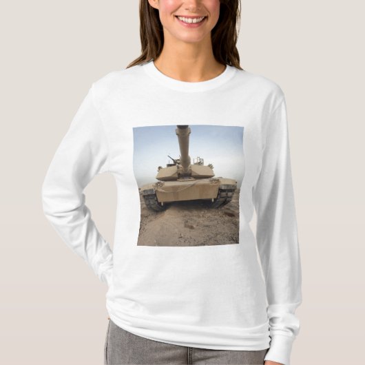 Een M-1A1 hoofdslagtank T-shirt (Voorkant)