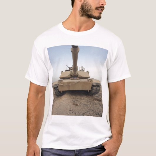 Een M-1A1 hoofdslagtank T-shirt (Voorkant)