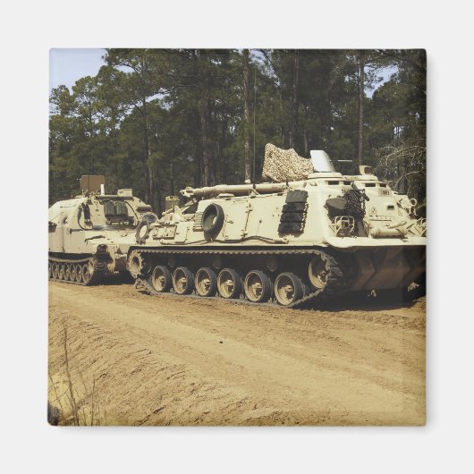 Een M-88-herstelvoertuig begint een M992 te trekke Magneet (Voorkant)