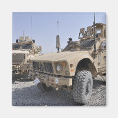 Een M-ATV mijnbestendig amusementsbeschermd voertu Magneet (Voorkant)