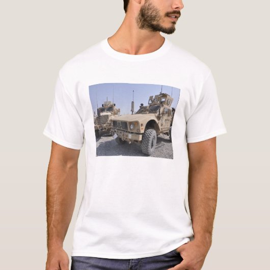 Een M-ATV mijnbestendig amusementsbeschermd voertu T-shirt (Voorkant)