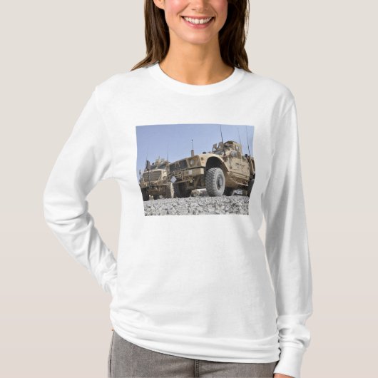 Een M-ATV-mijnbestendig amusementsbeschermd voertu T-shirt (Voorkant)