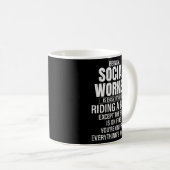 Een maatschappelijk werker zijn is gemakkelijk soc koffiemok (Voorkant rechts)