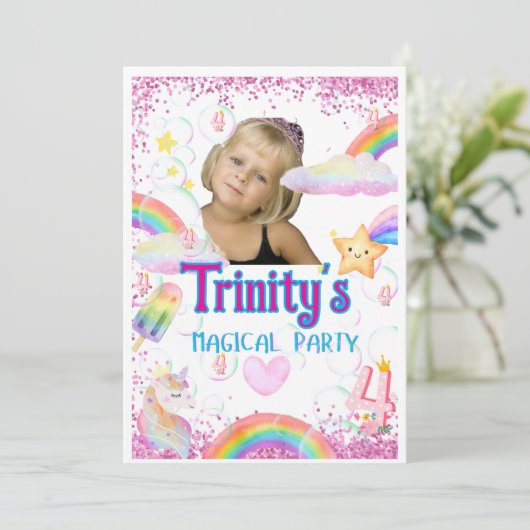Een magische Eenhoorn 4e Verjaardag Uitnodiging (Staand voorkant)