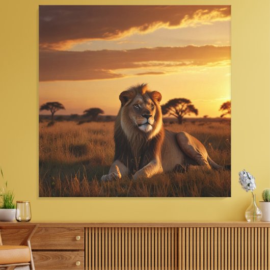 Een majestueuze leeuw loungen op een grazige savan canvas afdruk (Insitu (Woonkamer))