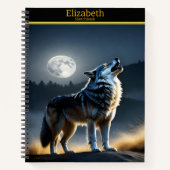 Een majestueuze wolf huilt bij het stralende maanl notitieboek (Voorkant)