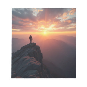 Een majestueuze zonsopgang gezien vanaf de bergtop notitieblok