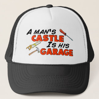Een man CASTLE is zijn GARAGE Trucker Pet