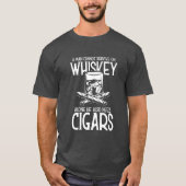 Een Man die van whisky en sigaar houdt T-shirt (Voorkant)