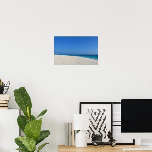 Een Man en zijn Speelgoed Monster Poster (Thuiskantoor)