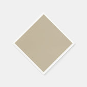 Een man in een pak en een stropdas voor een muur servet (Hoek)