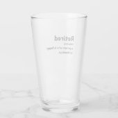 Een man met een gepensioneerde definitie die blij  glas (Achterkant)