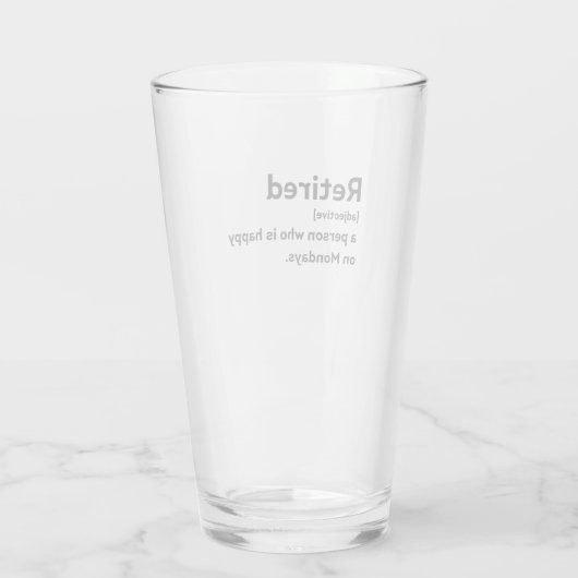 Een man met een gepensioneerde definitie die blij  glas (Achterkant)