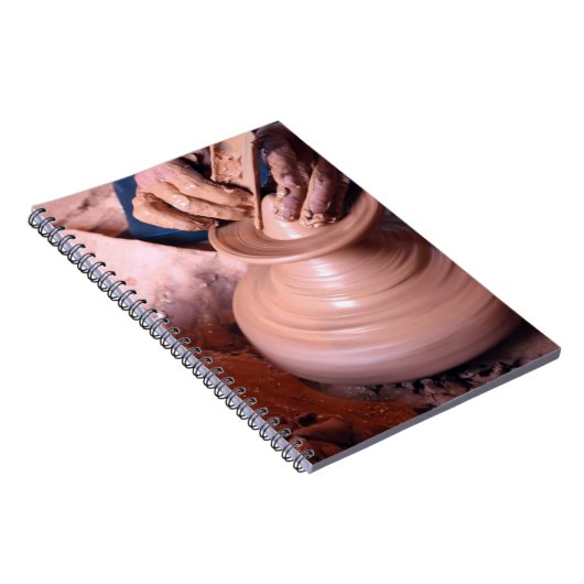 Een man werkt in een potje, Safi, Marokko Notitieboek (Rechterzijde)