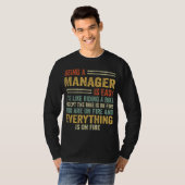 Een manager zijn is gemakkelijk het is als fietsen t-shirt (Voorkant volledig)