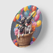 Een mandje vol met mopjes en ballonnen ronde klok (Hoek)