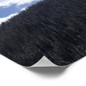 Een mannelijke sneeuwboarder springt van een ijswa poster (Hoek)