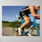 Een mannetjesatelettraining voor een triathlon in  poster (Voorkant)