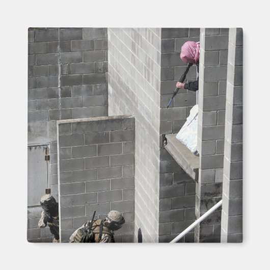 Een marinier en een vijand die een rol speelt magneet (Voorkant)