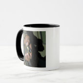 Een marinier laadt blanco munitieronden mok (Voorkant links)